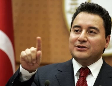 Τουρκία: Παραιτήθηκε ο Αλί Μπαμπατζάν από το ΑΚΡ του Ερντογάν
